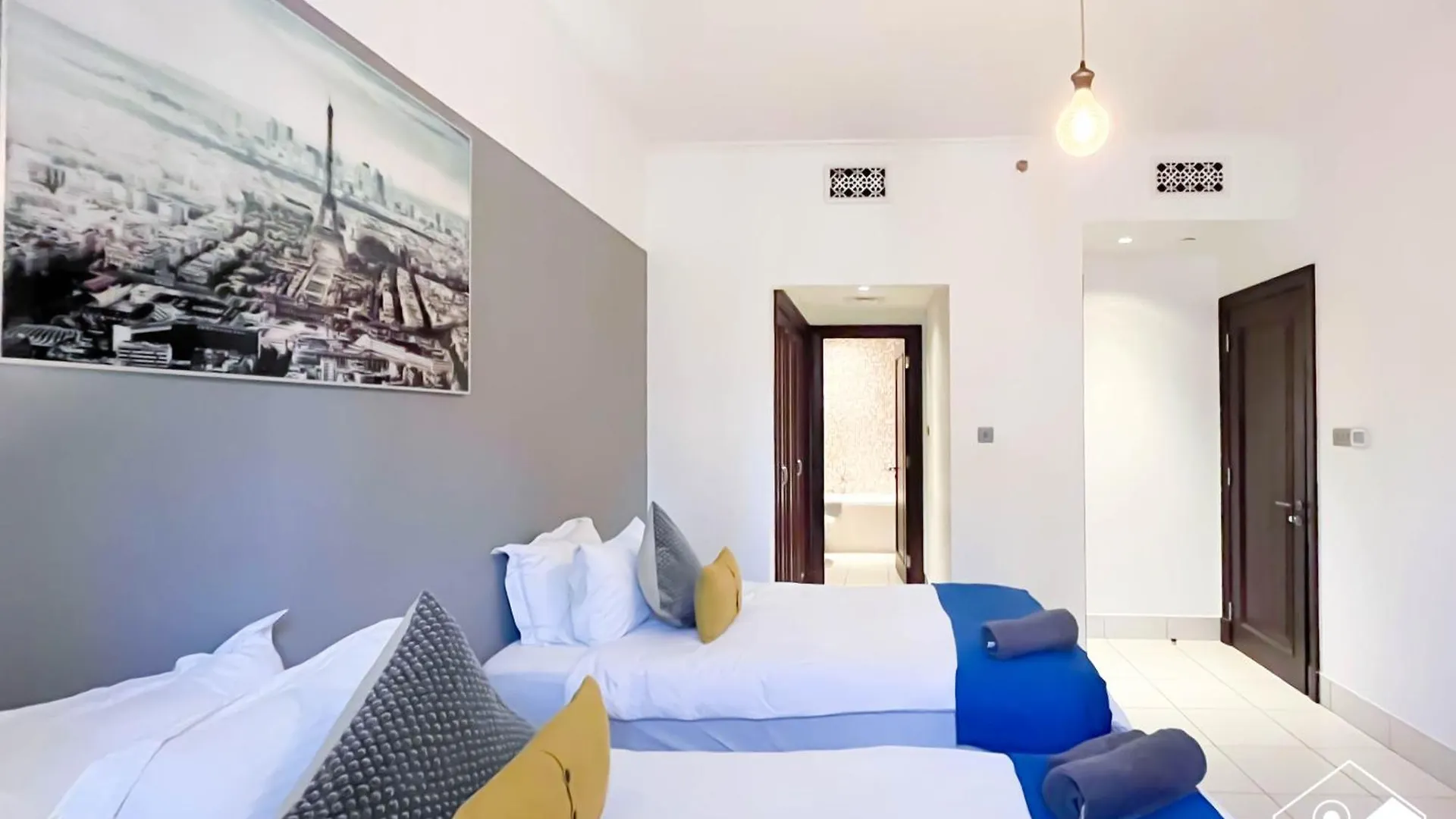Burj Views From Balcony L Chic 2Br In Downtown Apartment Dubai United Arab Emirates