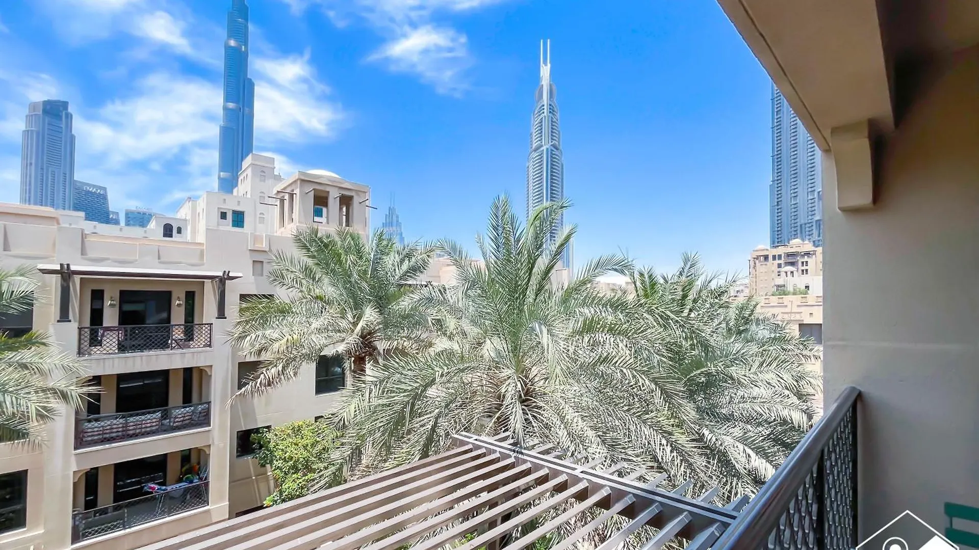 Burj Views From Balcony L Chic 2Br In Downtown Lägenhet Dubai Förenade Arabemiraten