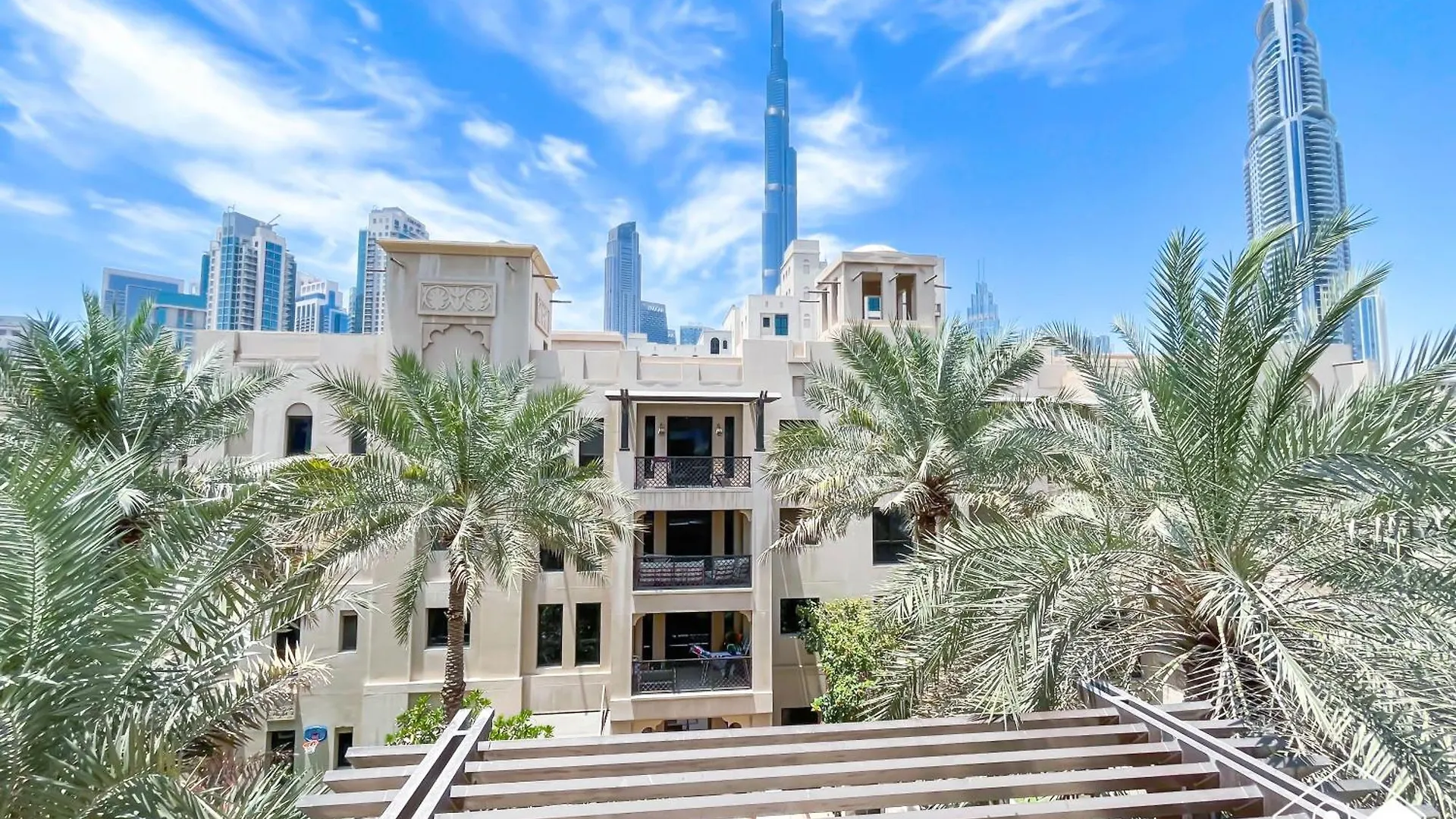 Burj Views From Balcony L Chic 2Br In Downtown Lägenhet Dubai
