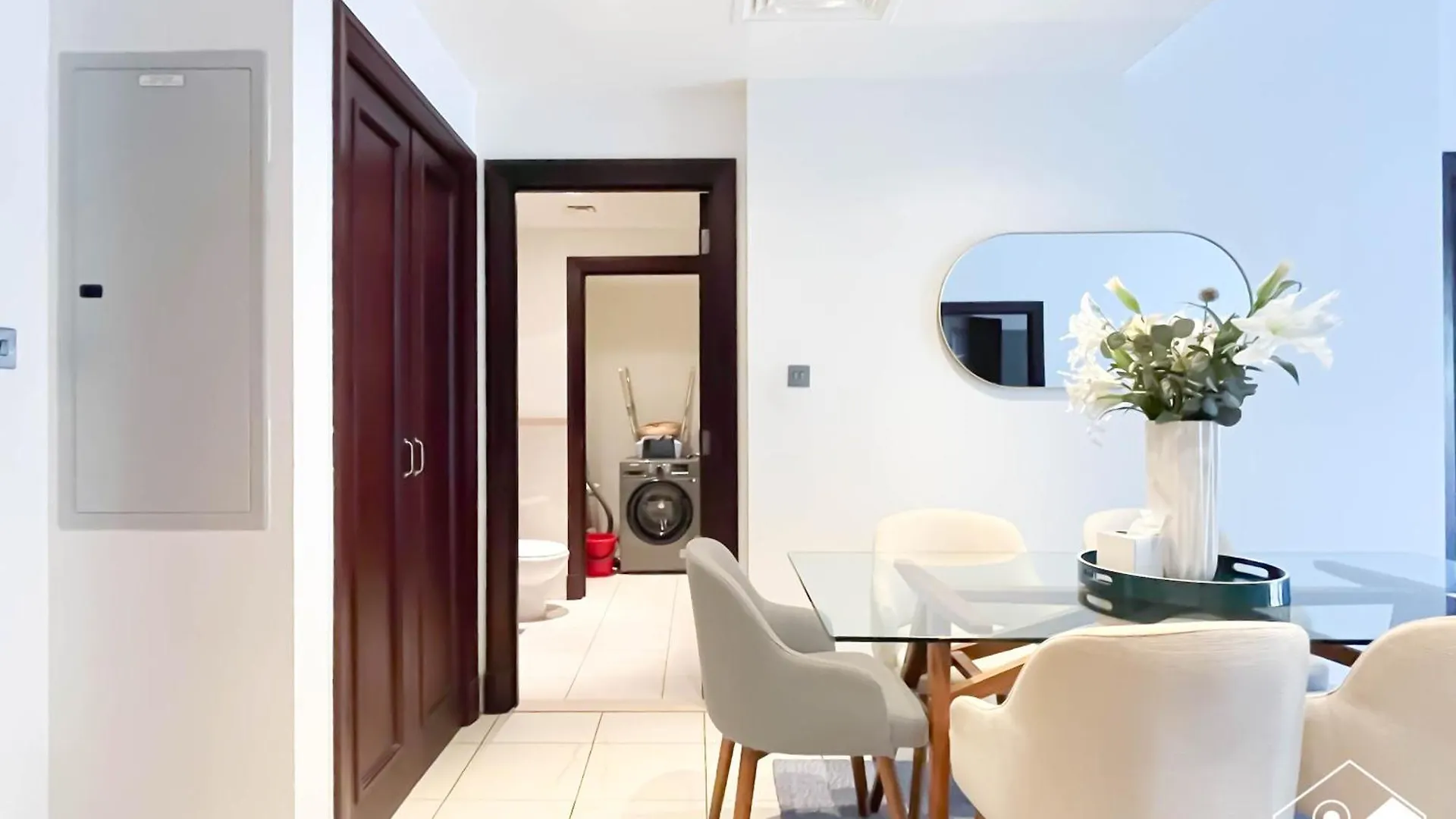 Burj Views From Balcony L Chic 2Br In Downtown Apartment Dubai United Arab Emirates